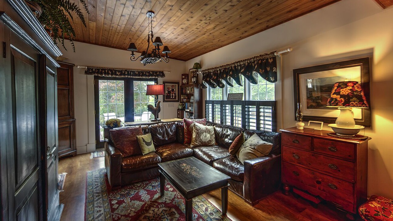Photo of Bedroom in Roseland