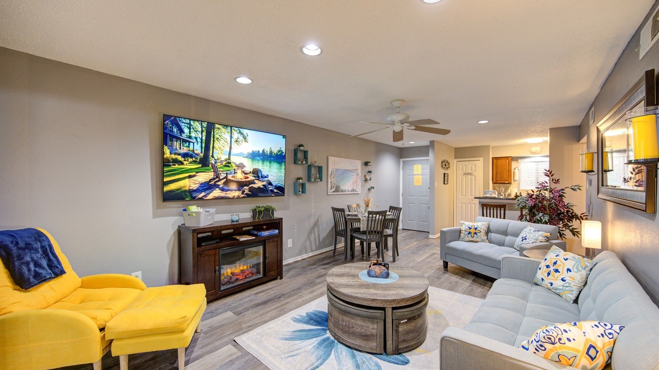 Photo of Livingroom in Walden on Lake Conroe