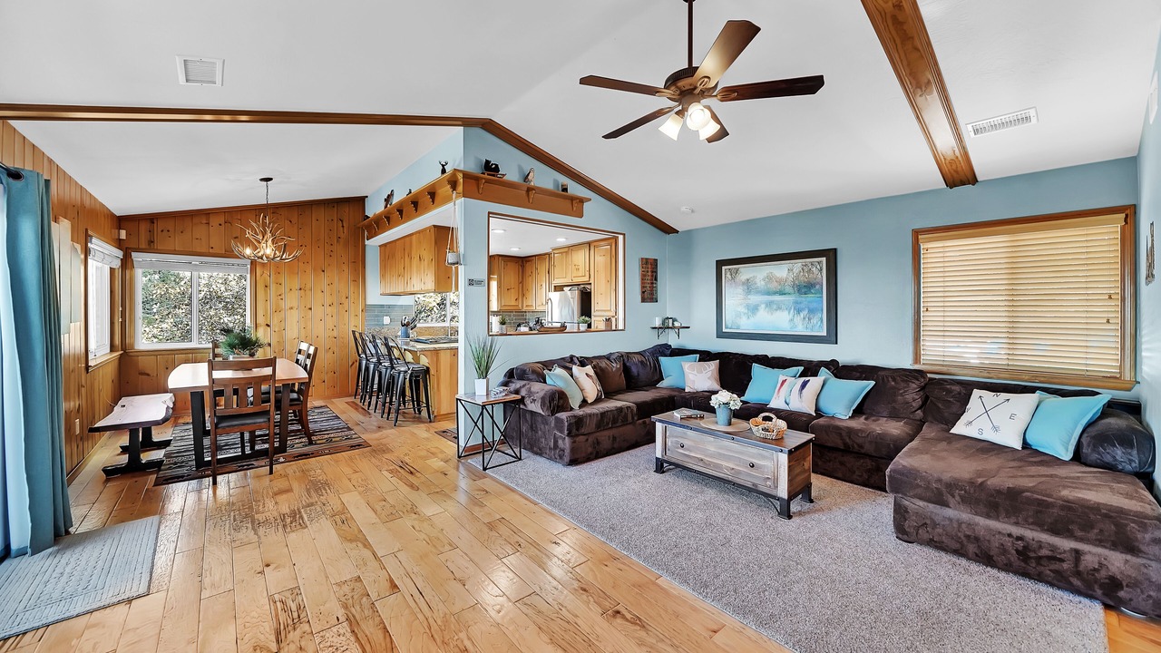 Photo of Livingroom in Running Springs