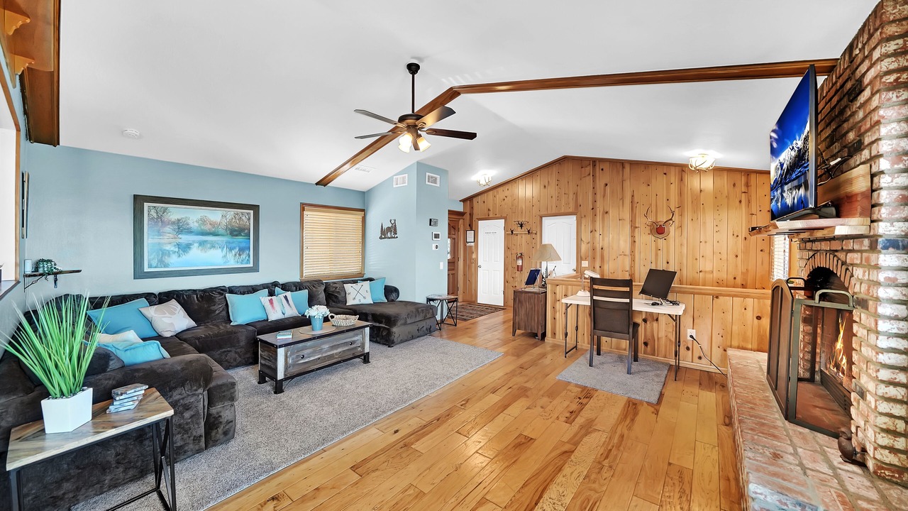 Photo of Livingroom in Running Springs