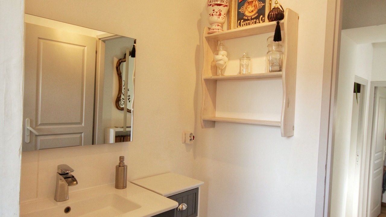 Photo of Bathroom in Vailhauques