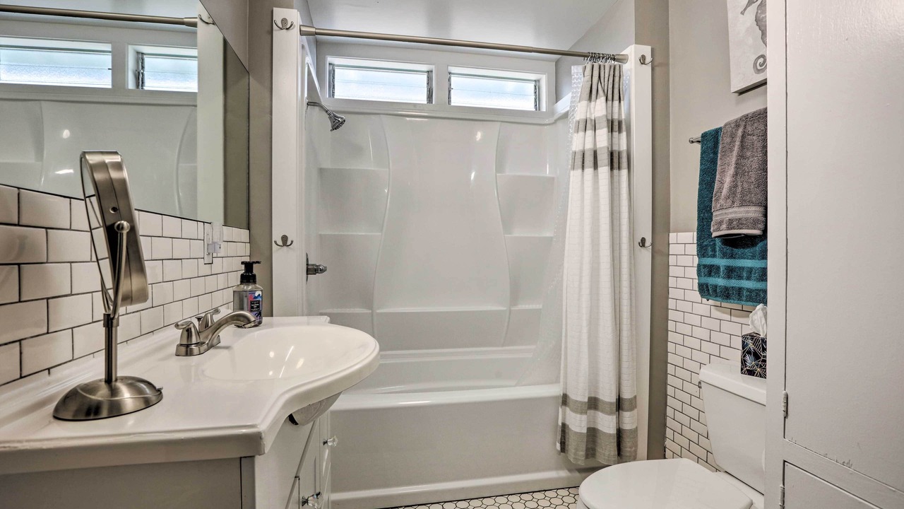 Photo of Bathroom in Punaluu