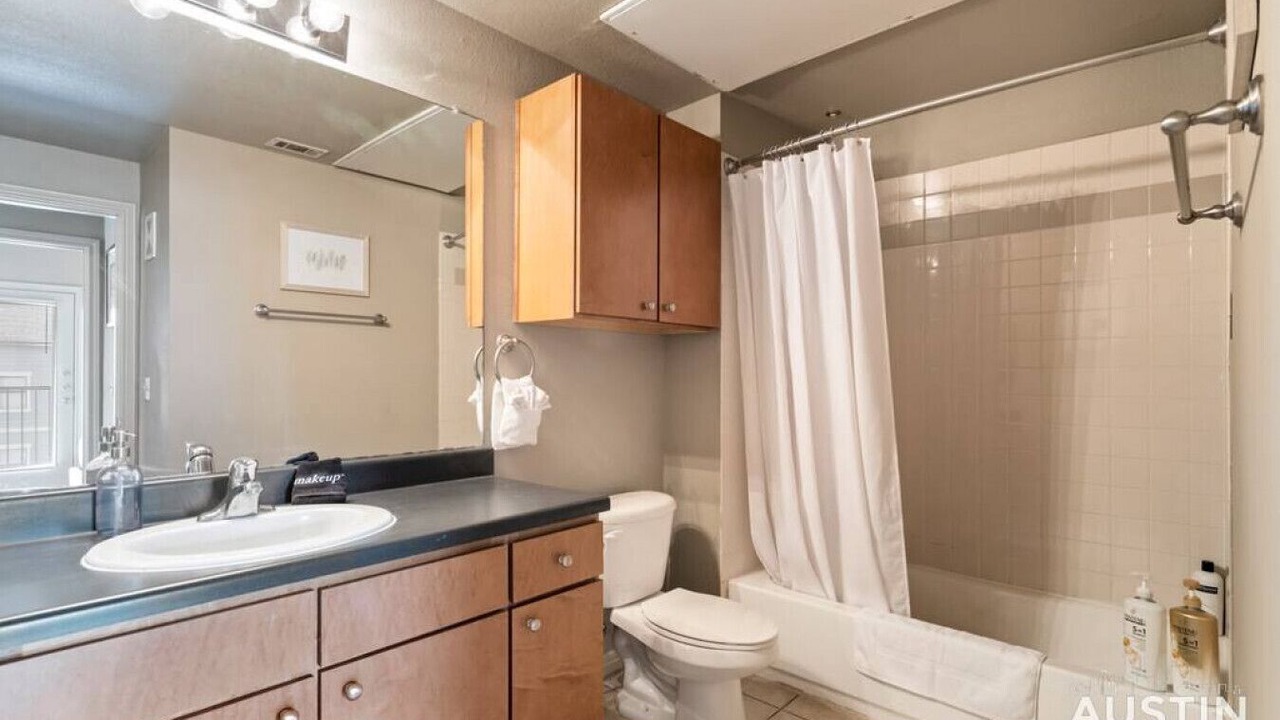 Photo of Bathroom in The Drag