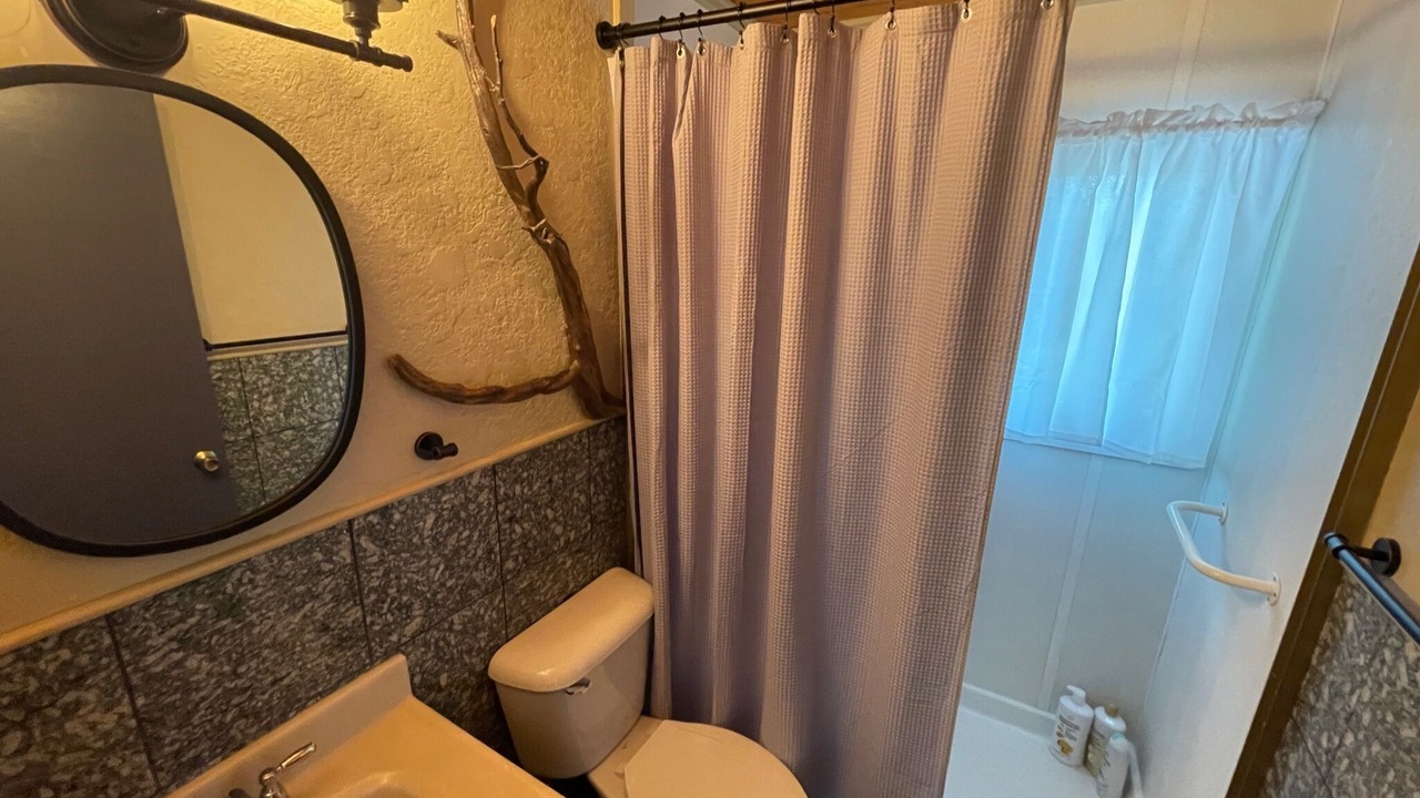 Photo of Bathroom in Glendo