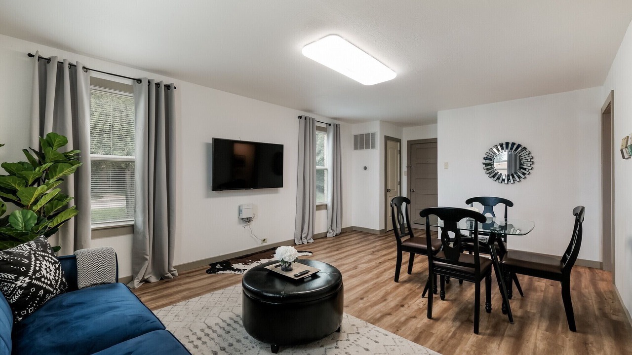 Photo of Livingroom in Olmos Park