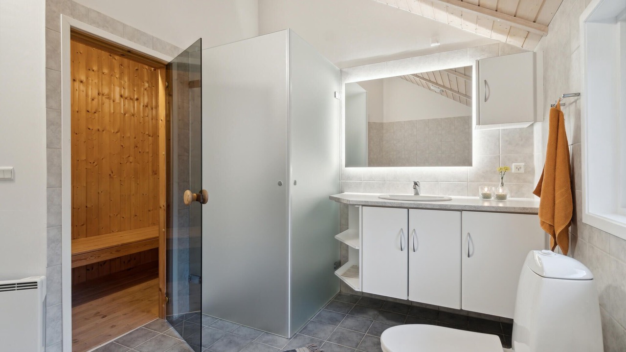 Photo of Bathroom in Hou