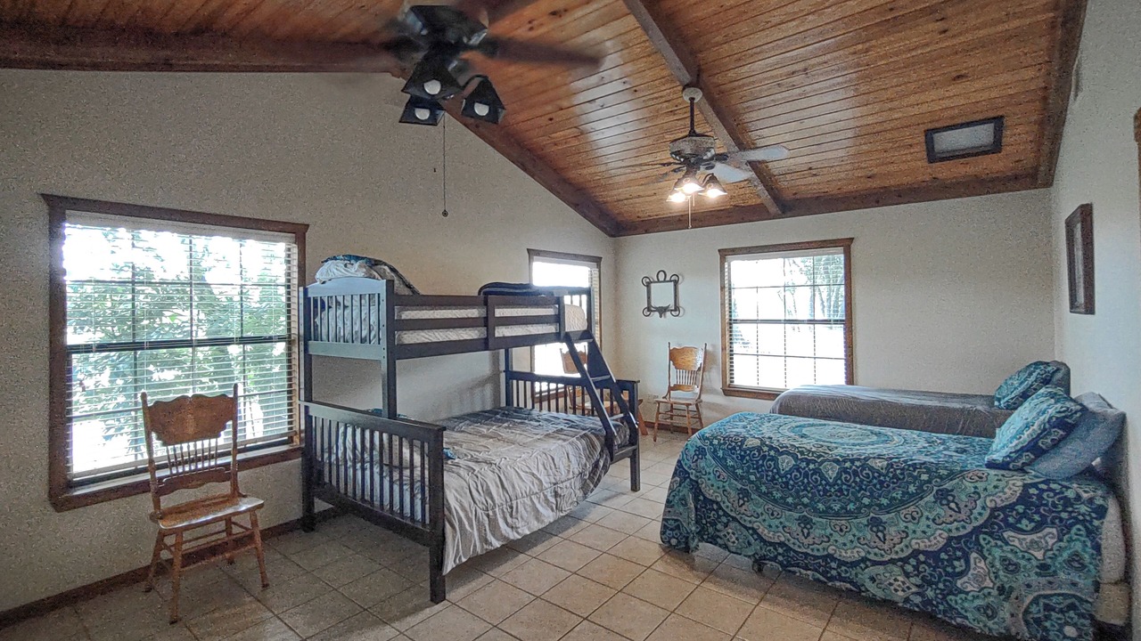 Photo of Bedroom in Edom
