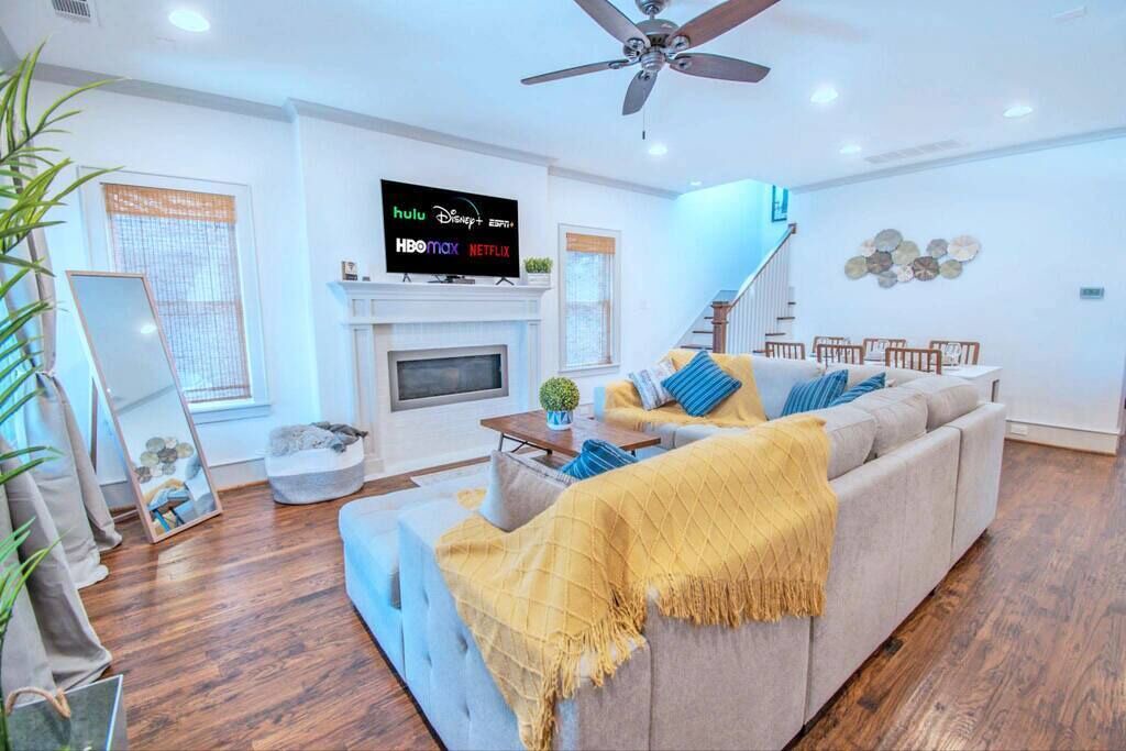 Photo of Livingroom in Greenland Hills