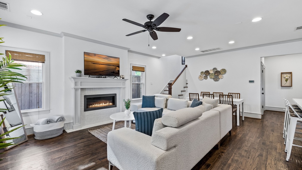Photo of Livingroom in Greenland Hills