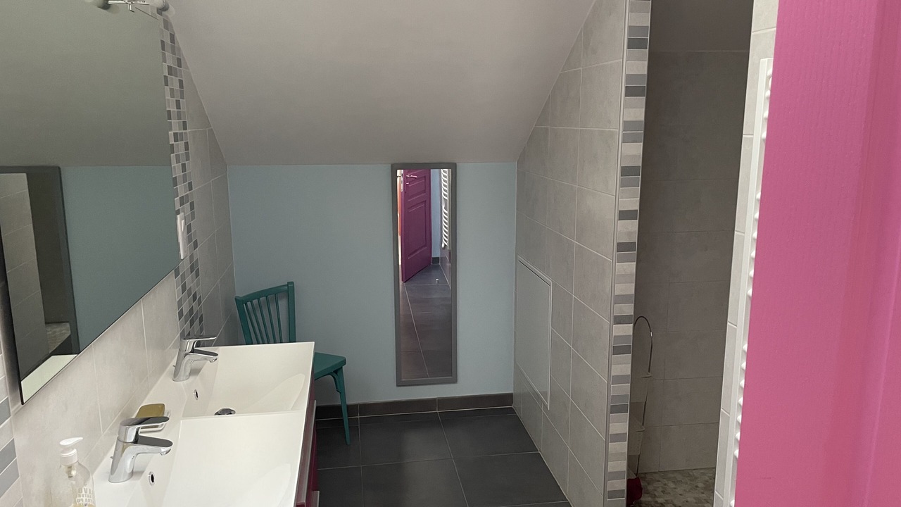 Photo of Bathroom in La Cote-Saint-Andre
