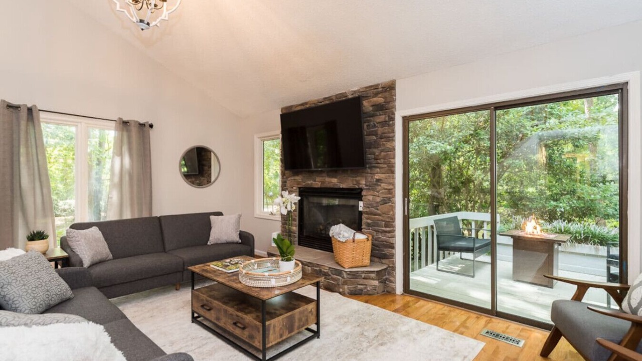 Photo of Livingroom in Chapel Hill