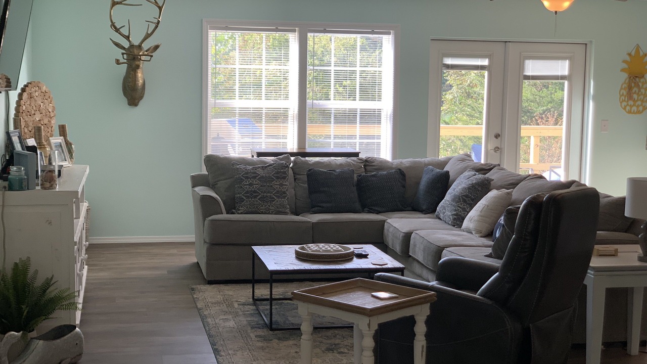 Photo of Livingroom in Pettit