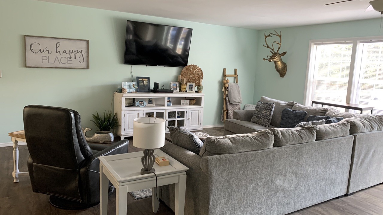 Photo of Livingroom in Pettit