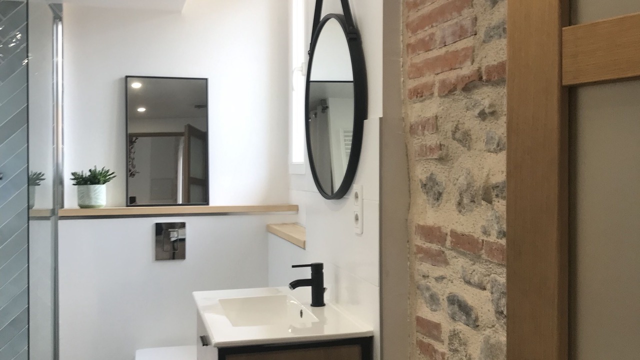 Photo of Bathroom in Saint-Genis