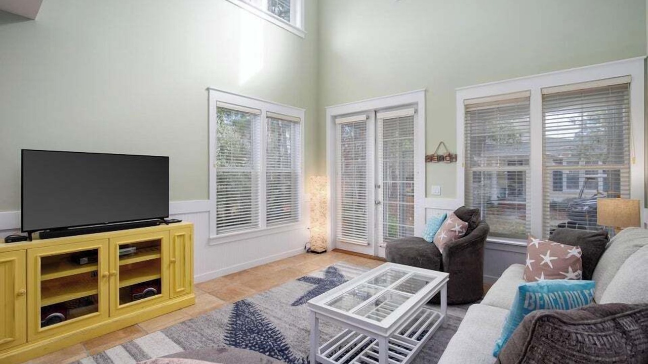 Photo of Livingroom in Laurel Grove