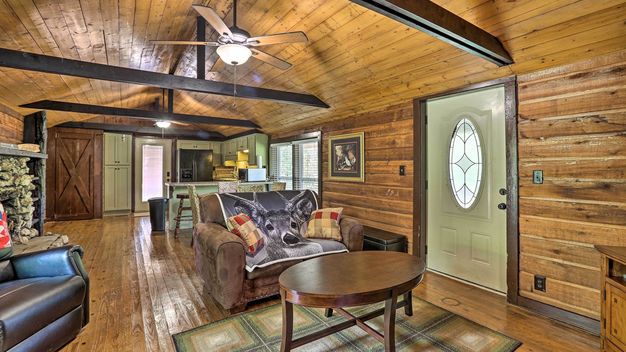 Photo of Livingroom in Talladega