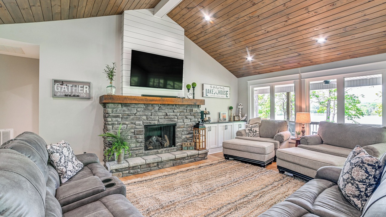 Photo of Livingroom in New Concord