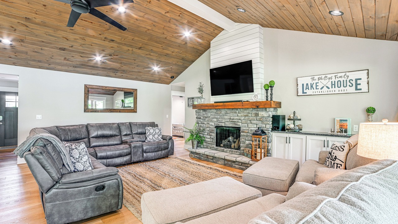 Photo of Livingroom in New Concord