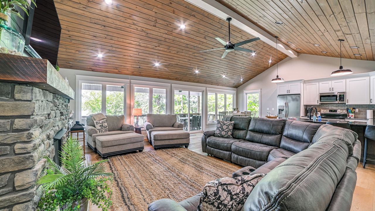 Photo of Livingroom in New Concord