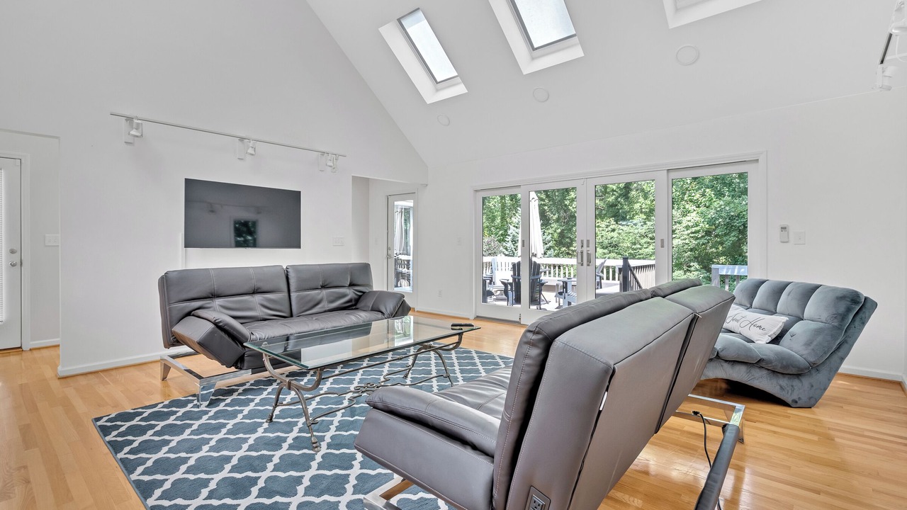 Photo of Livingroom in North Hills