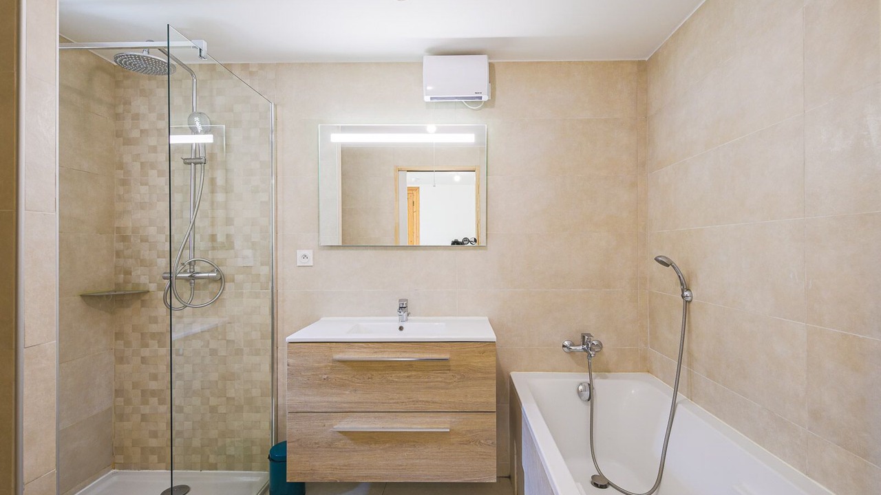Photo of Bathroom in Corenc