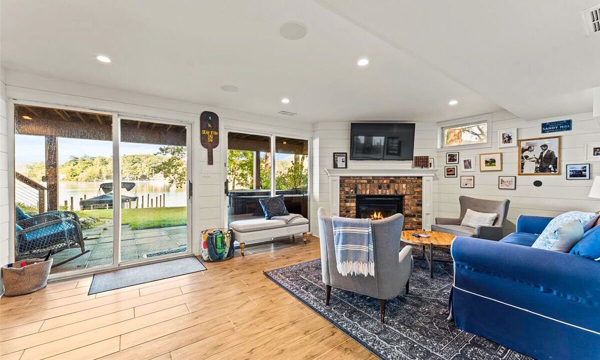 Photo of Livingroom in Queensbury