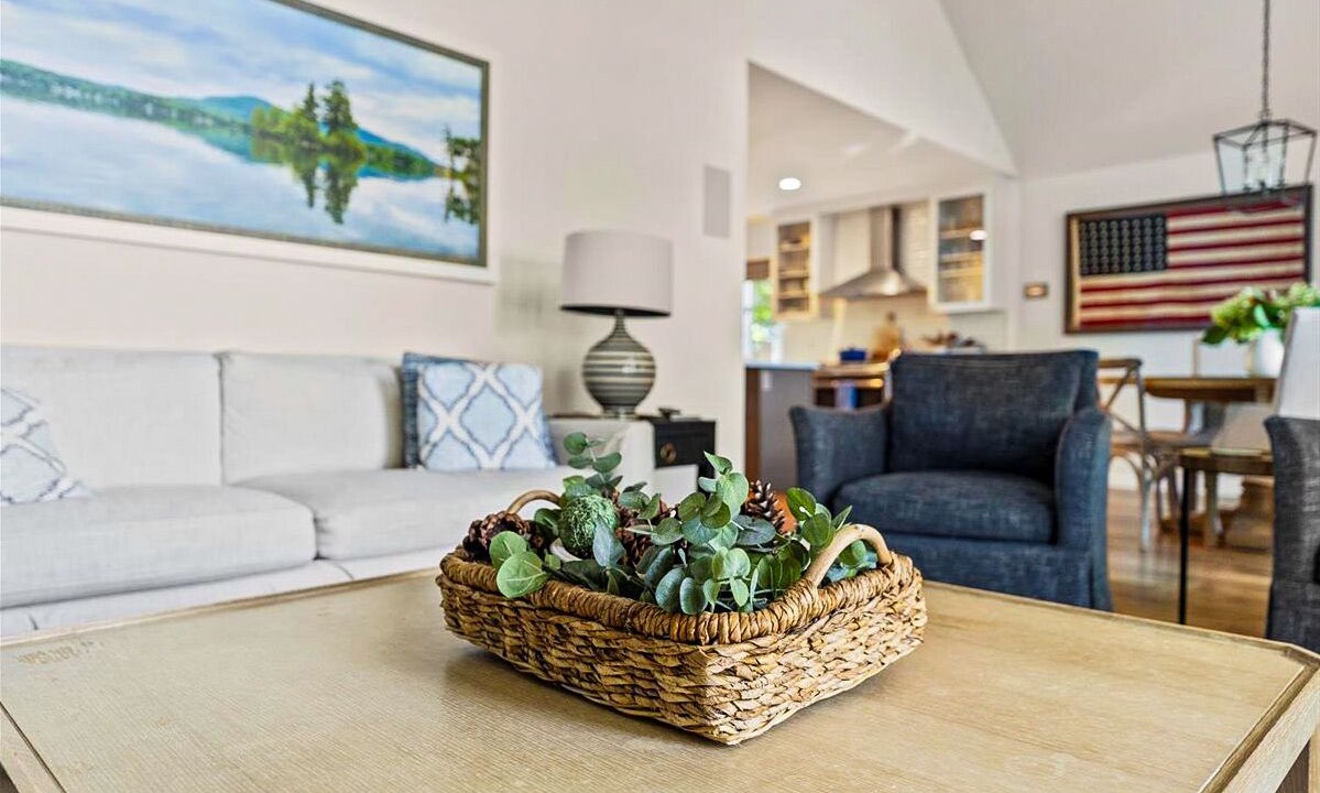 Photo of Livingroom in Queensbury