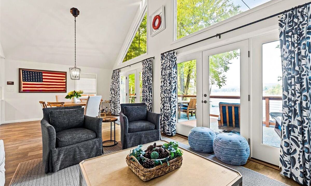 Photo of Livingroom in Queensbury