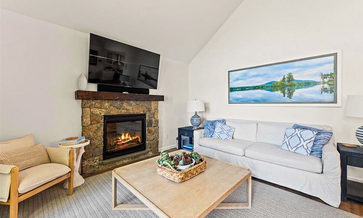 Photo of Livingroom in Queensbury