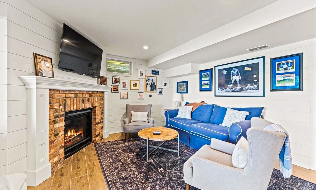 Photo of Livingroom in Queensbury