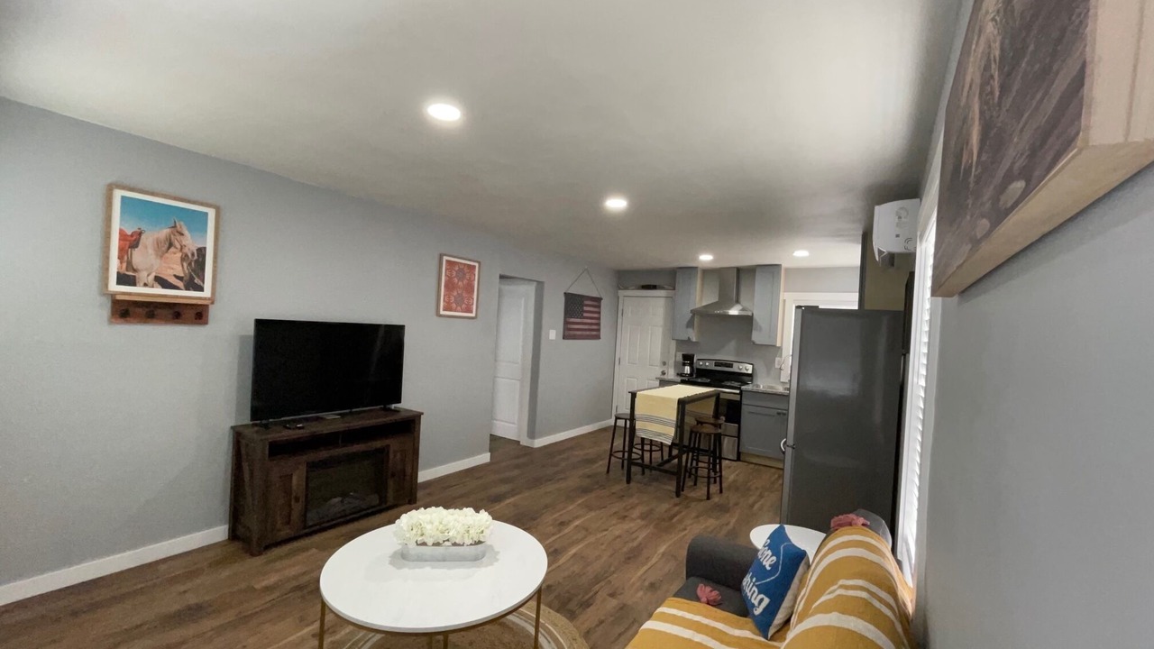 Photo of Livingroom in Mill City
