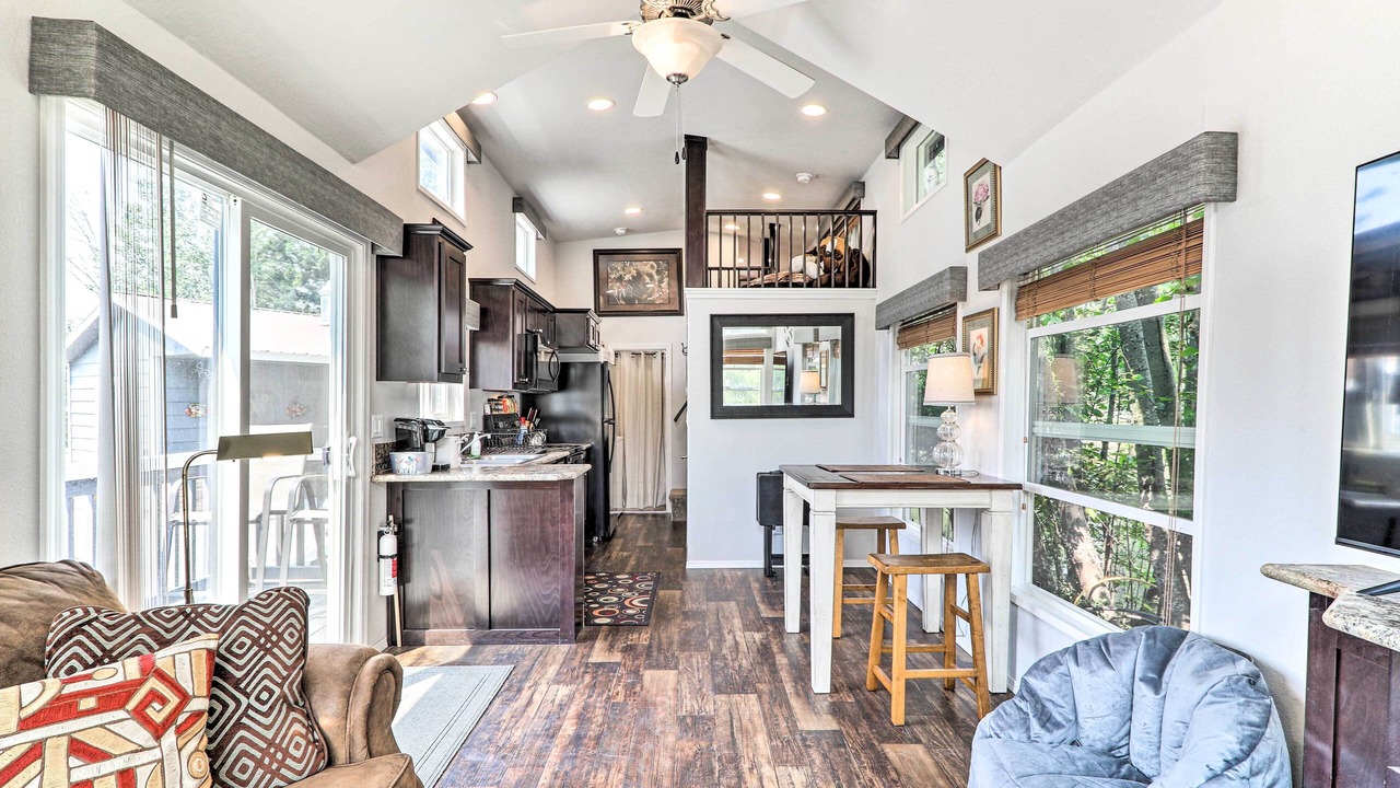 Photo of Livingroom in Eureka