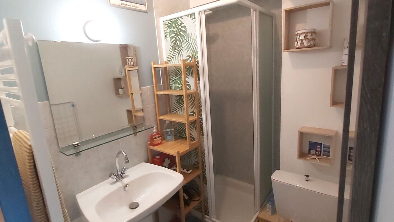 Photo of Bathroom in Billiers