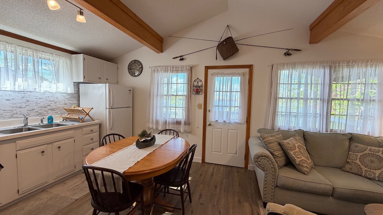Photo of Bedroom in West Hill Lake