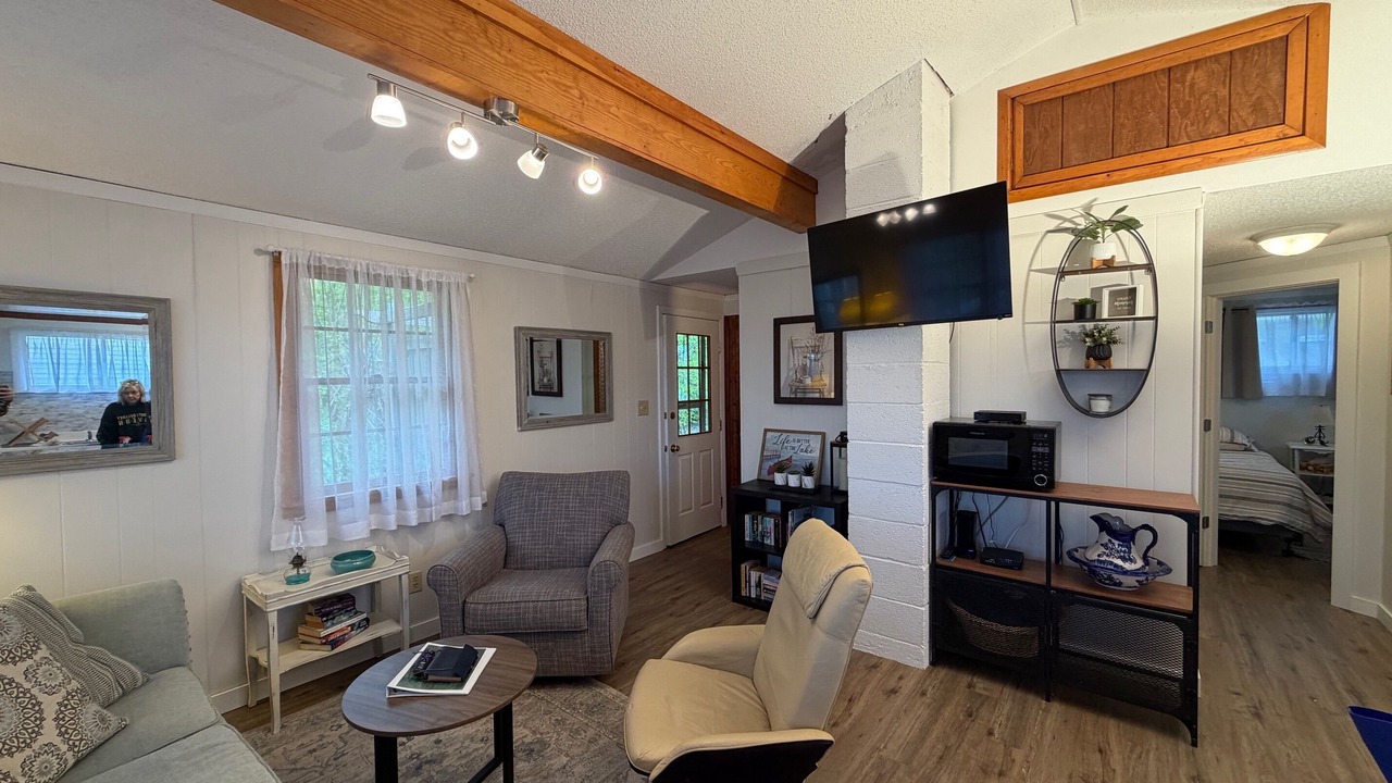 Photo of Bedroom in West Hill Lake