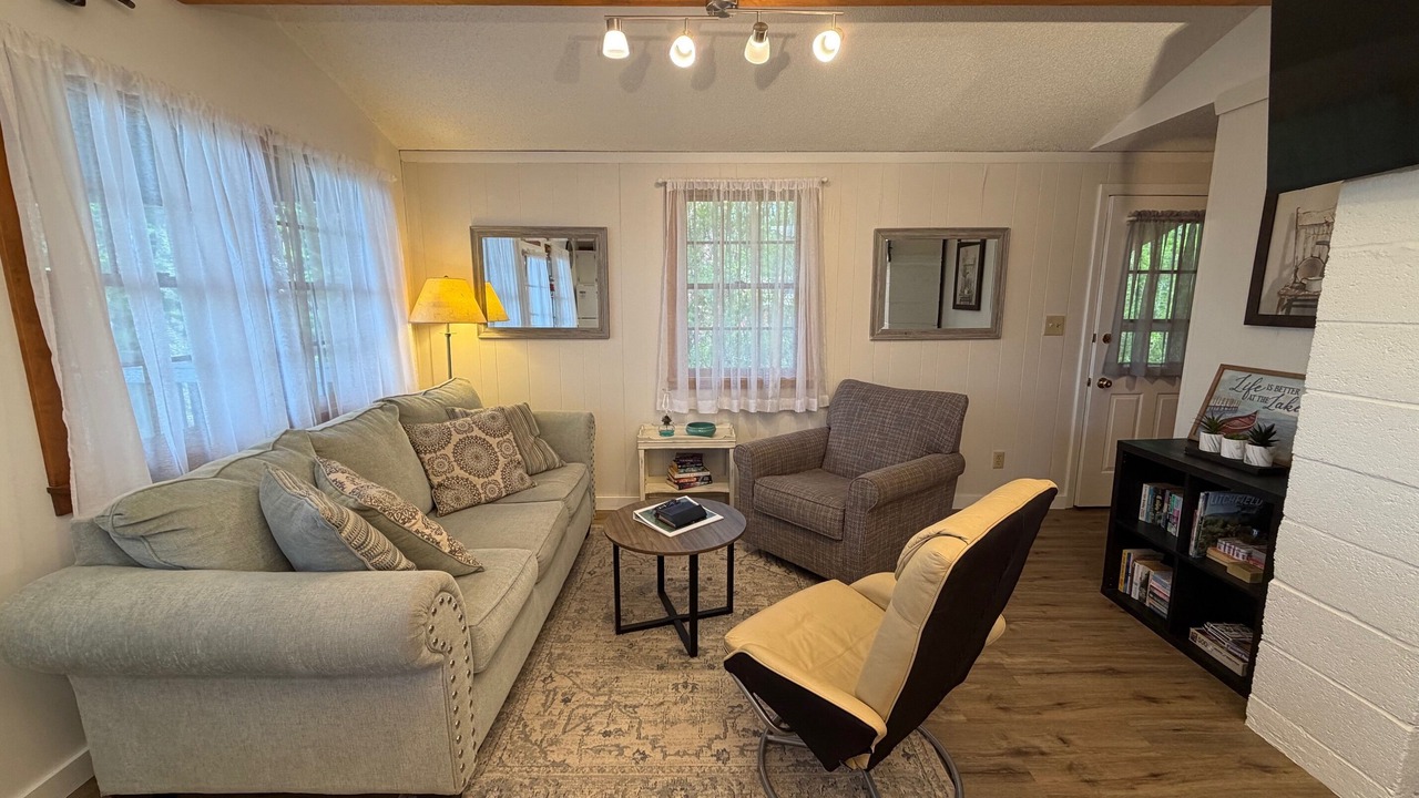 Photo of Bedroom in West Hill Lake