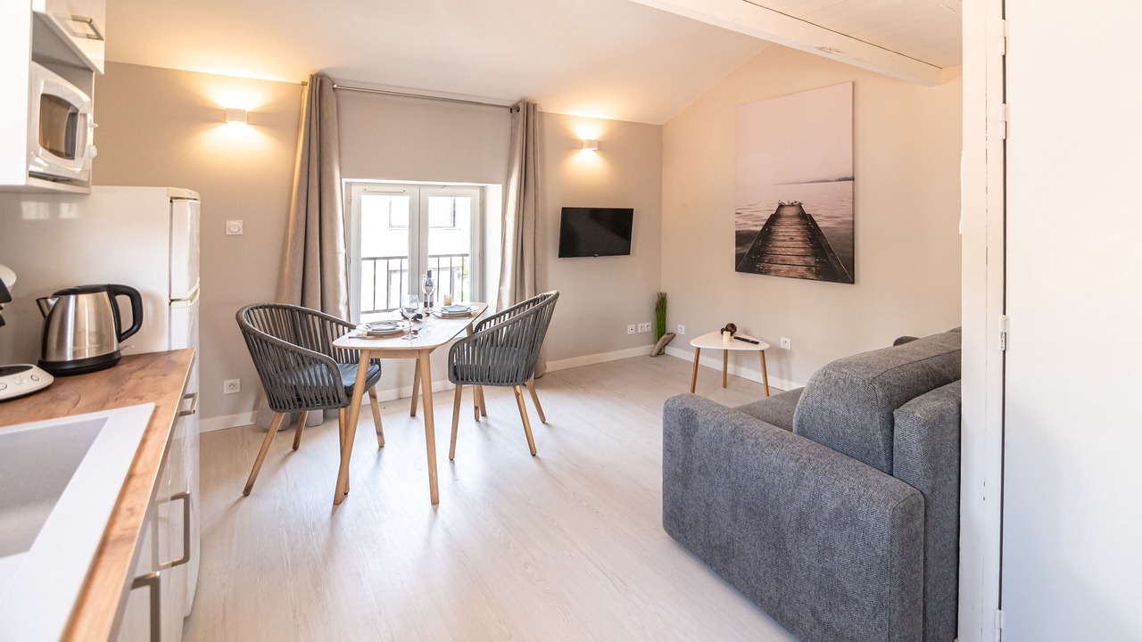 Photo of Others in Tulette