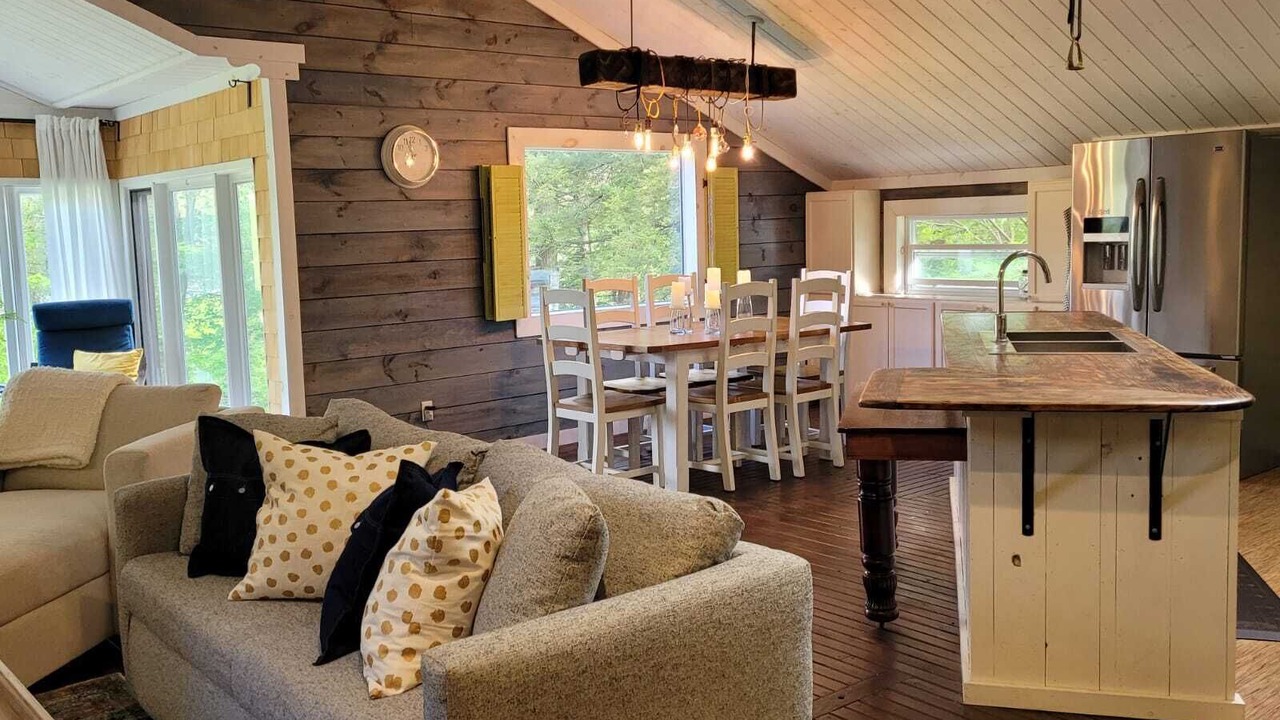 Photo of Livingroom in Lanark Highlands