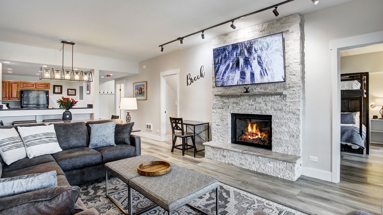 Photo of Livingroom in Peak 9