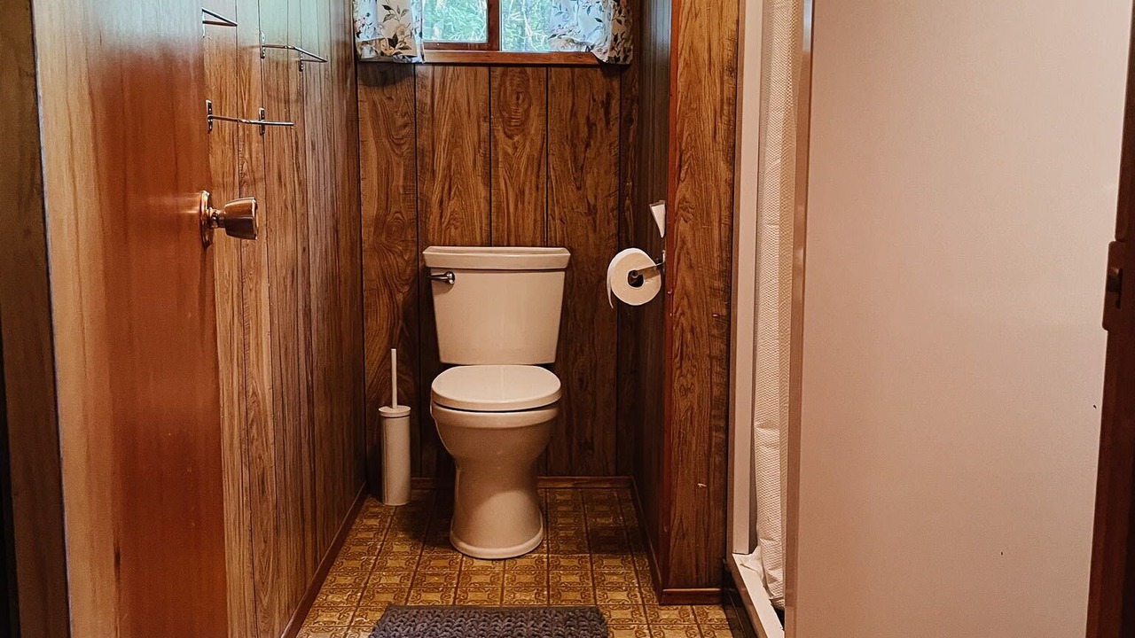 Photo of Bathroom in Sioux Narrows Nestor Falls