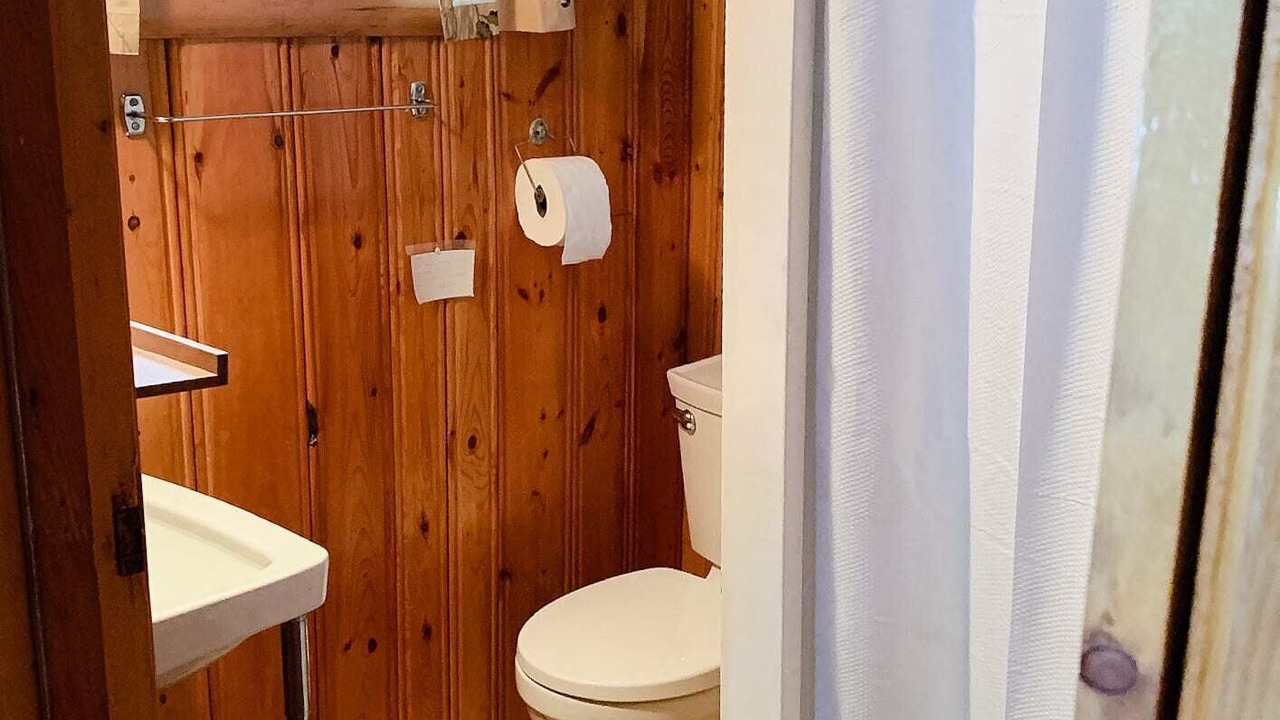 Photo of Bathroom in Sioux Narrows Nestor Falls