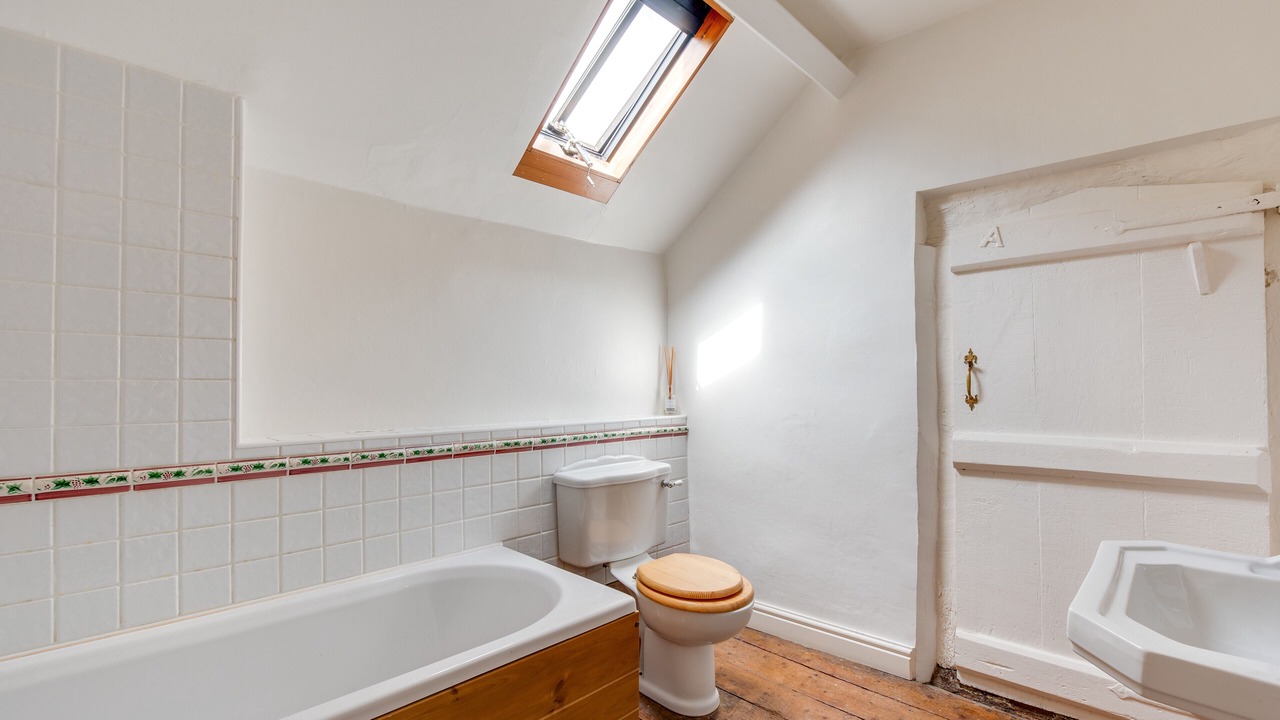 Photo of Bathroom in Tywyn