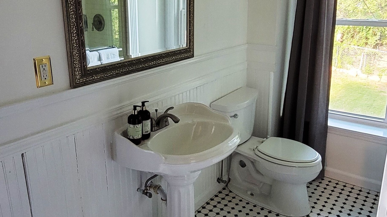 Photo of Bathroom in Southmoreland