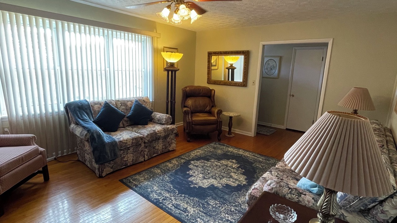Photo of Livingroom in Jefferson City