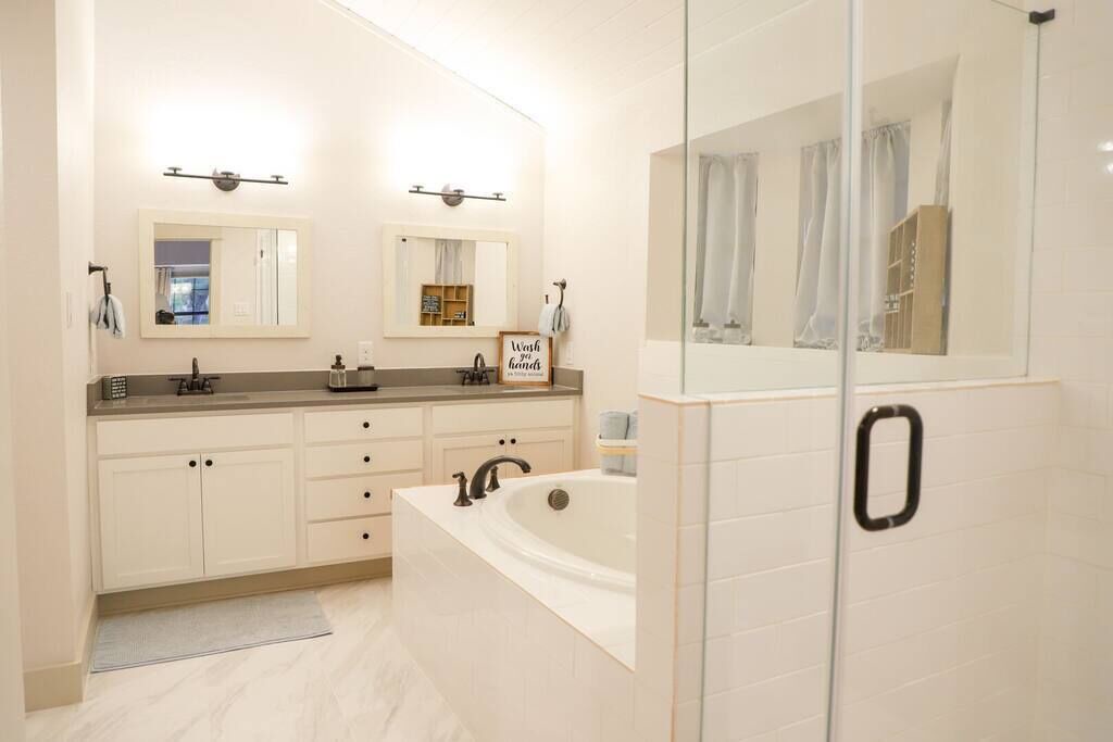 Photo of Bathroom in North Shore Colony
