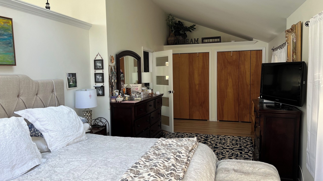 Photo of Bedroom in Solon Mills
