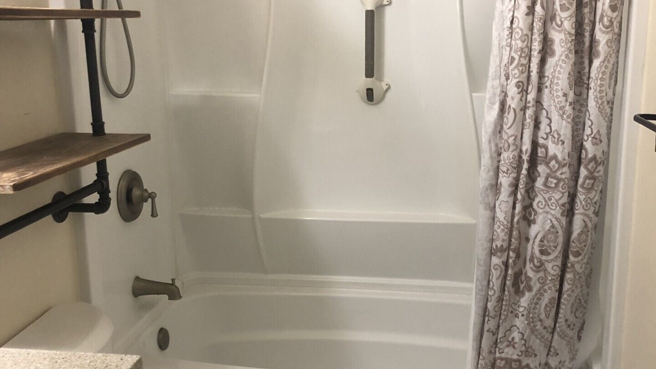 Photo of Bathroom in Roseburg