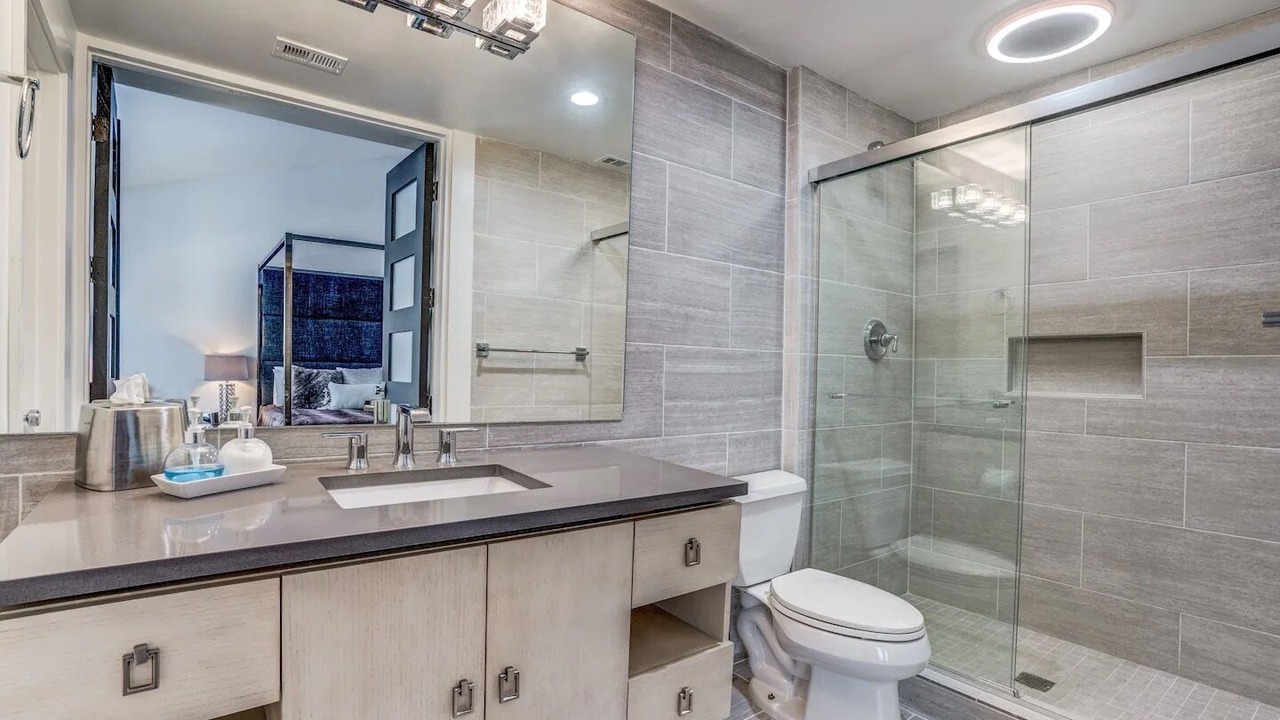 Photo of Bathroom in Knox - Henderson