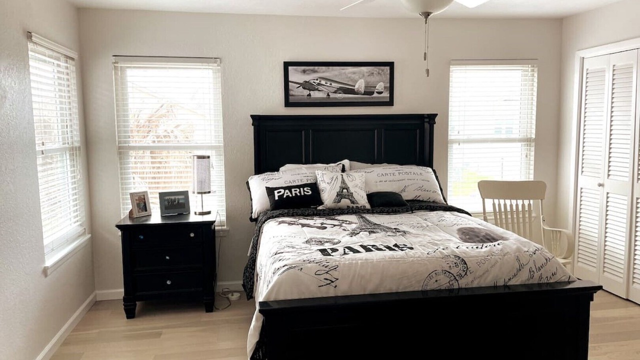 Photo of Bedroom in City-by-the Sea