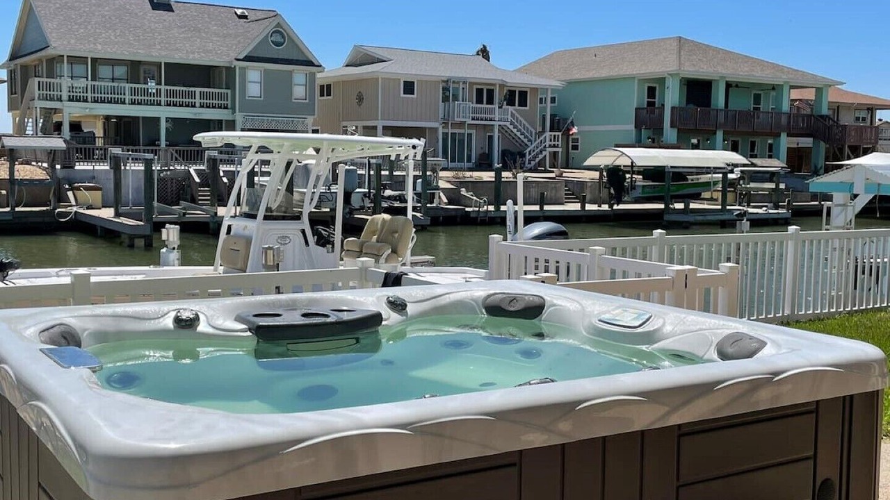 Photo of Patio Balcony in City-by-the Sea